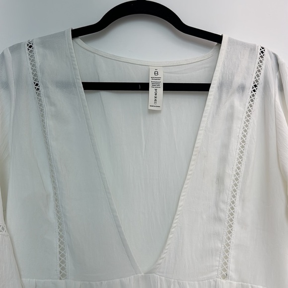 White classy beach or pool cover. - Picture 3 of 6